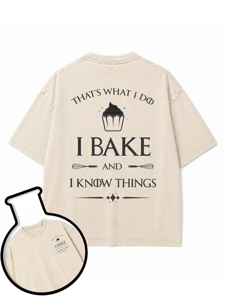 THAT'S WHAT I DO I BAKE AND I KNOW THINGS Washed T-Shirt